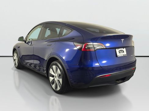 Used 2024 Tesla Model Y Long Range AWD/4WD image 3