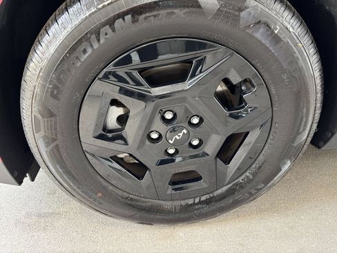 Used 2026 Kia Carnival FWD image 33