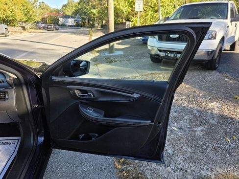 Used 2017 Chevrolet Impala LT image 23