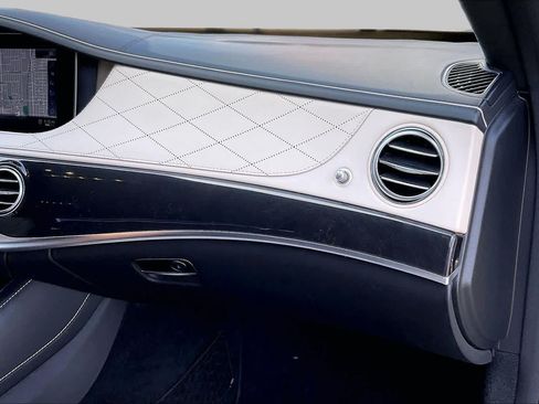 Used 2018 Mercedes-Benz S 560 Sedan image 18
