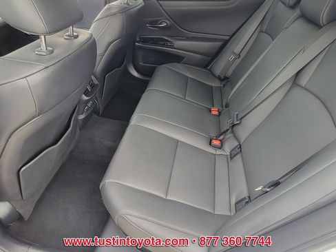Used 2024 Lexus ES 300h w/ Premium Package FWD image 11