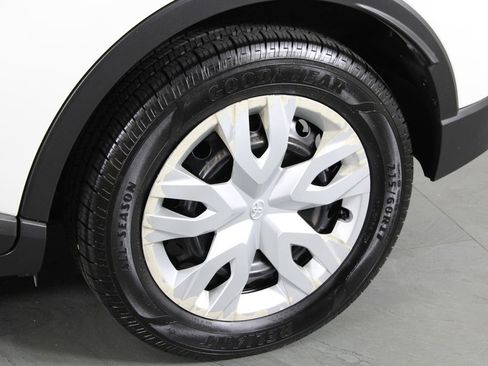 Used 2020 Toyota C-HR LE image 11