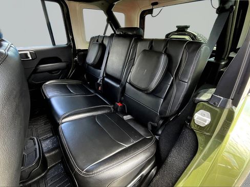 Used 2022 Jeep Wrangler Unlimited Sahara w/ Cold Weather Group AWD/4WD image 22
