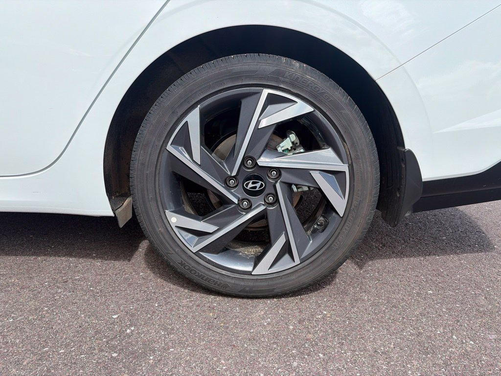 Certified 2025 Hyundai Elantra Limited FWD image 38