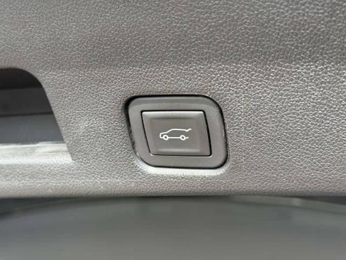 Used 2024 Chevrolet Traverse LT AWD/4WD image 11