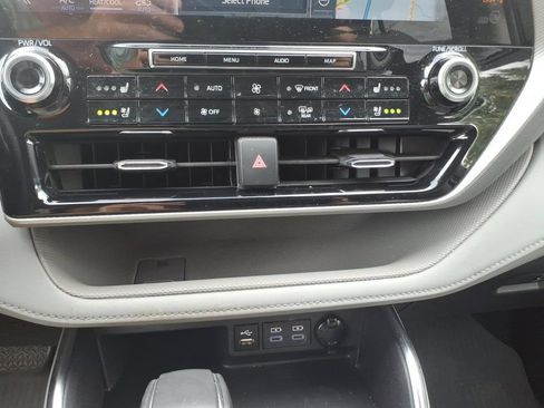 Used 2022 Toyota Highlander Platinum FWD image 23