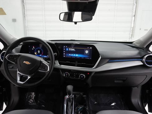 Used 2025 Chevrolet Trax LT w/ Driver Confidence Package image 34