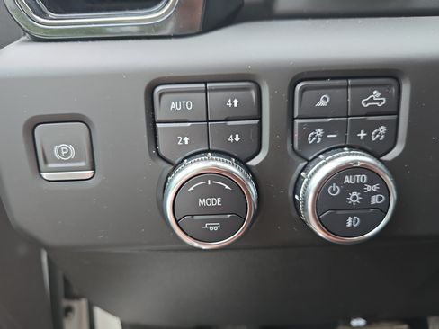 Used 2024 GMC Sierra 1500 AT4 w/ Technology Package AWD/4WD image 24