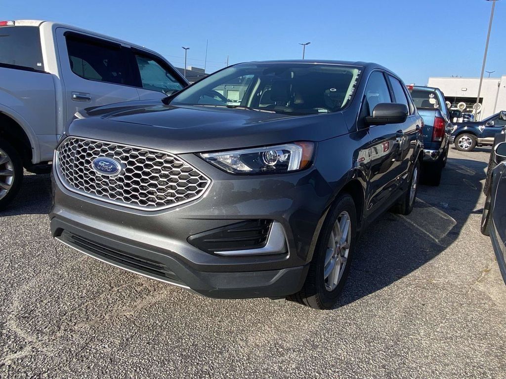 Used 2024 Ford Edge SEL AWD/4WD image 3