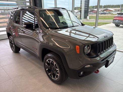 Certified 2023 Jeep Renegade Trailhawk w/ Sun/Sound Group AWD/4WD image 4