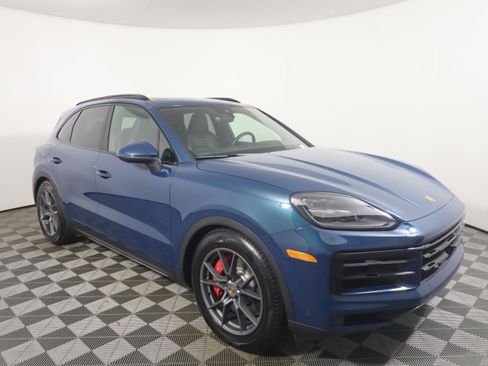 Used 2025 Porsche Cayenne S AWD/4WD image 9
