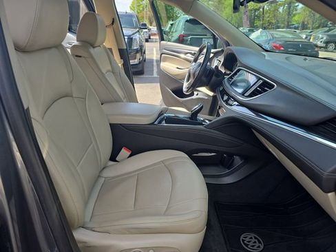 Used 2020 Buick Enclave Essence image 10