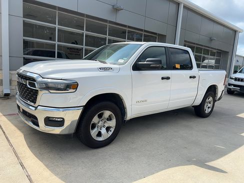 Used 2025 RAM 1500 Big Horn AWD/4WD image 4