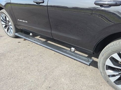 Used 2025 Ford Expedition Platinum w/ Driver's Package image 19