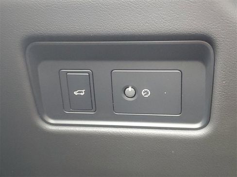 Used 2025 Jaguar F-PACE R-Dynamic S image 14