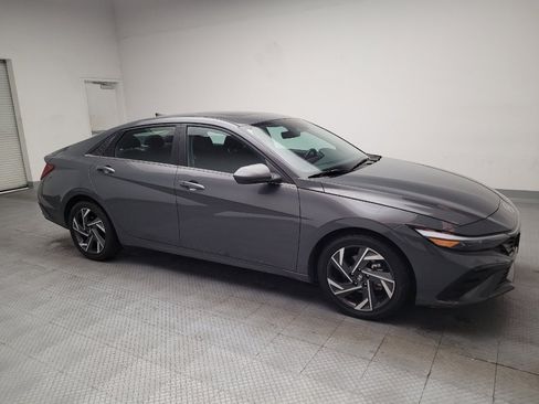 Used 2025 Hyundai Elantra SEL FWD image 11
