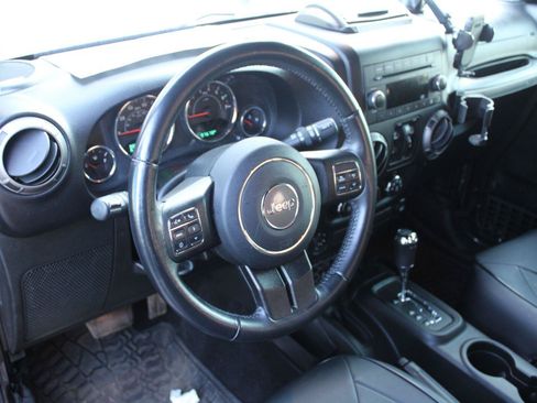 Used 2018 Jeep Wrangler Unlimited Sport S AWD/4WD image 8