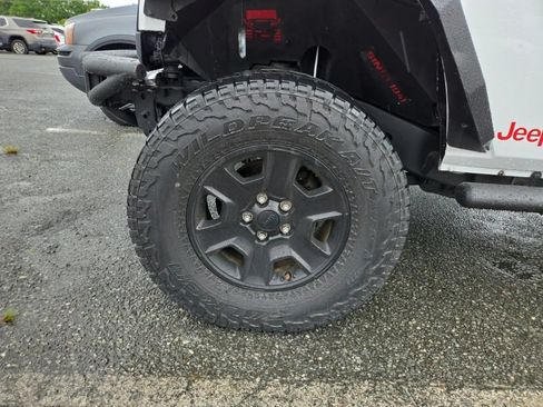 Used 2018 Jeep Wrangler Unlimited Sport w/ Connectivity Group AWD/4WD image 9