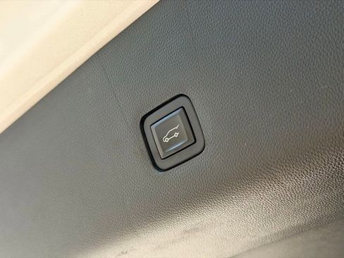 Used 2019 Chevrolet Traverse LT FWD image 28