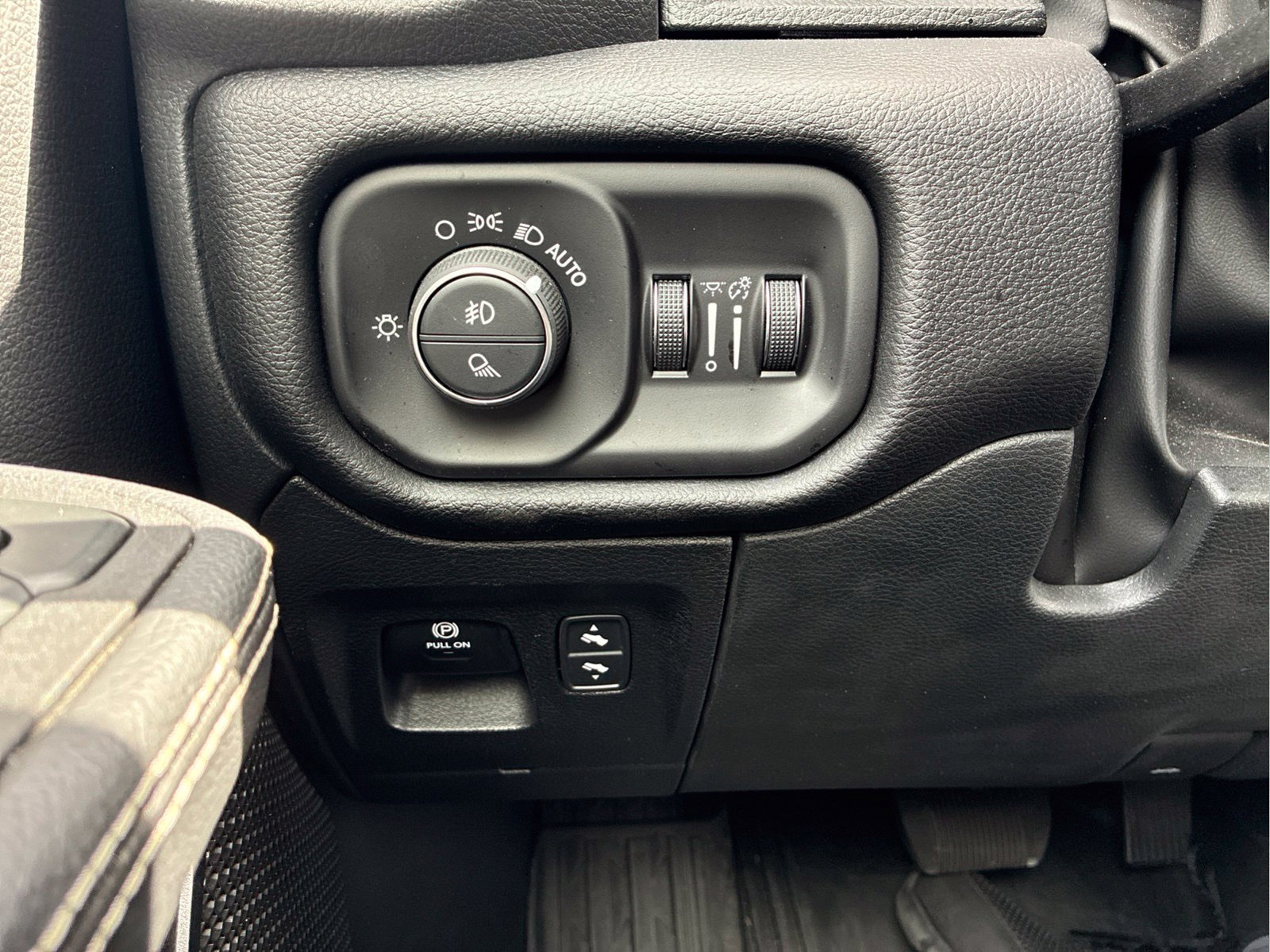 Used 2026 RAM 1500 Laramie w/ Sport Appearance Package AWD/4WD image 24