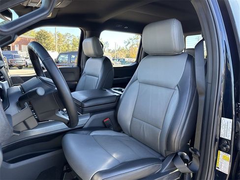 Used 2022 Ford F150 Lightning Lariat image 11