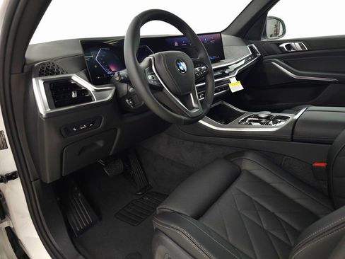 Used 2026 BMW X5 xDrive40i w/ Parking Assistance Package AWD/4WD image 11