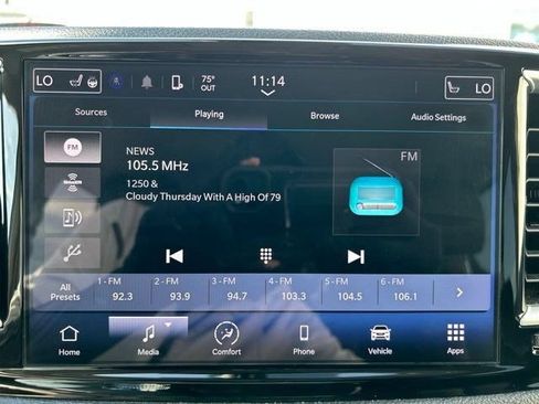 Used 2023 Chrysler Pacifica Touring-L FWD image 21