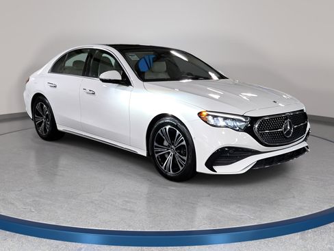 Used 2026 Mercedes-Benz E 350 4MATIC Sedan image 4