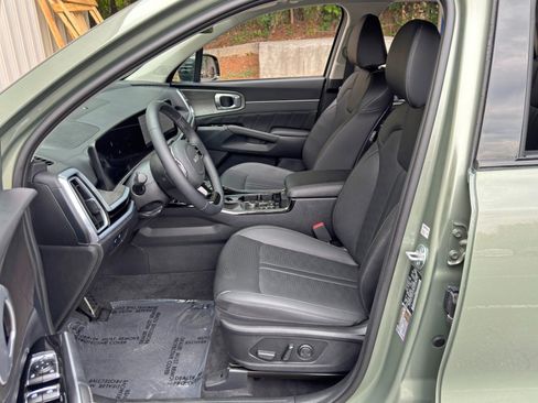 Used 2025 Kia Sorento SX AWD/4WD image 16