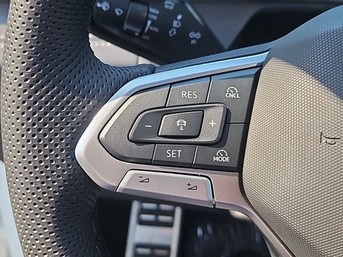 New 2026 Volkswagen Tiguan SE R-Line AWD/4WD image 15