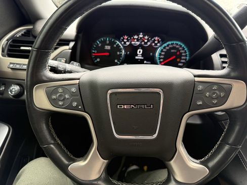 Used 2020 GMC Yukon Denali image 13