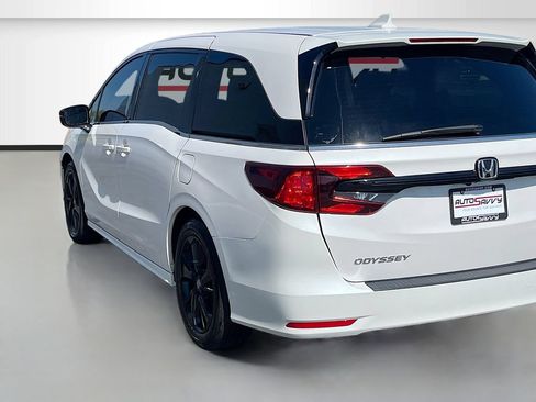 Used 2024 Honda Odyssey Sport image 5