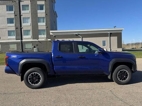 Used 2024 Toyota Tacoma TRD Off-Road w/ TRD Off Road Upgrade Package AWD/4WD image 11