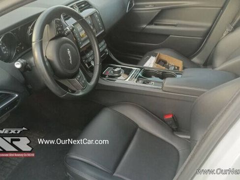 Used 2017 Jaguar XE Premium RWD image 25