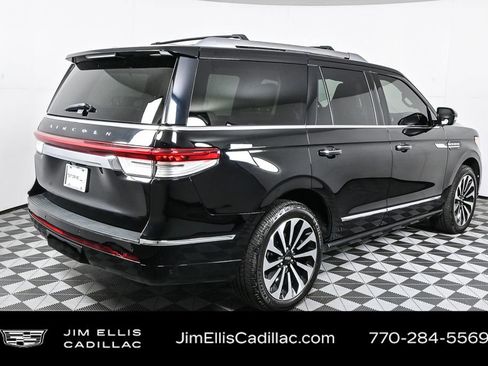 Used 2022 Lincoln Navigator Reserve image 28