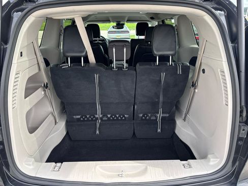 Used 2022 Chrysler Pacifica Touring-L FWD image 22