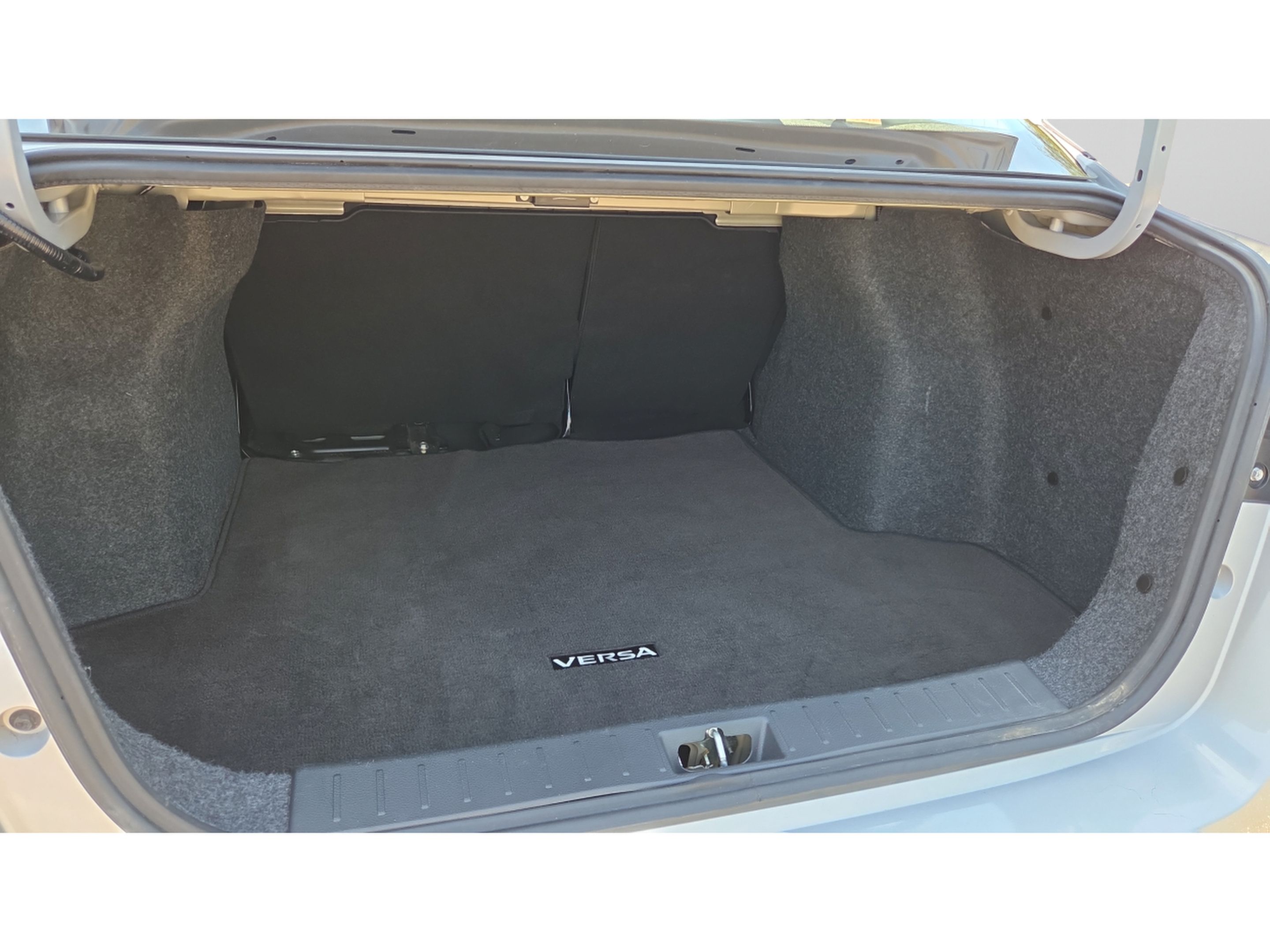 Used 2025 Nissan Versa SV FWD image 13