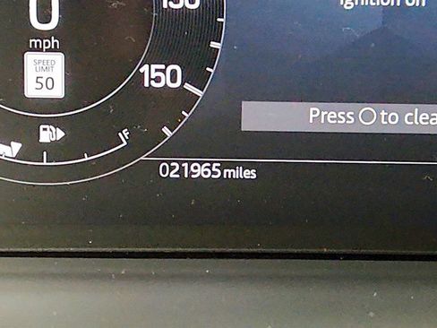 Used 2024 Land Rover Discovery Metropolitan Edition image 14