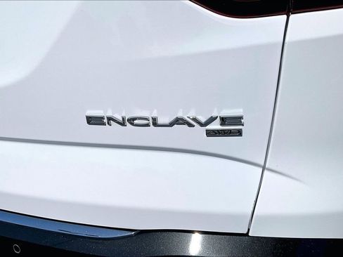 Used 2018 Buick Enclave Essence AWD/4WD image 28