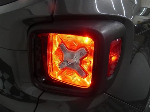 Used 2020 Jeep Renegade Altitude AWD/4WD image 15