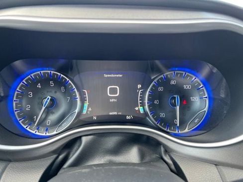 Certified 2023 Chrysler Pacifica Touring-L FWD image 25