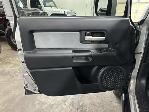 Used 2007 Toyota FJ Cruiser 4WD image 25