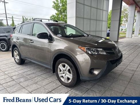 Used 2014 Toyota RAV4 LE AWD/4WD image 2