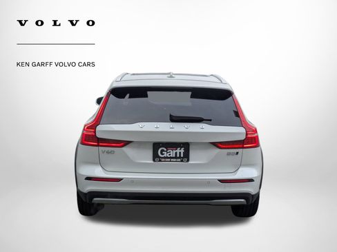 Certified 2025 Volvo V60 B5 Cross Country Plus image 4