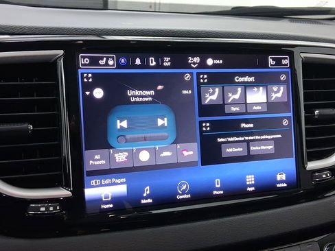 Used 2023 Chrysler Pacifica Touring-L image 21