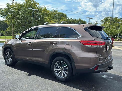 Used 2019 Toyota Highlander XLE AWD/4WD image 21