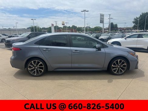 Used 2022 Toyota Corolla SE w/ SE Premium Package FWD image 4