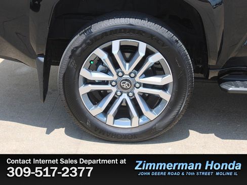 Used 2025 Toyota 4Runner Limited w/ Tow Technology Package AWD/4WD image 23