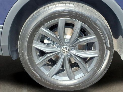Certified 2024 Volkswagen Tiguan SE AWD/4WD image 10