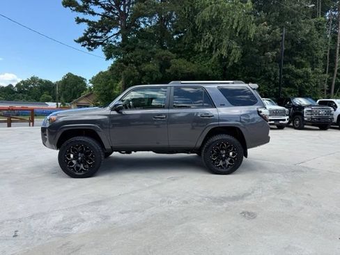 Used 2020 Toyota 4Runner SR5 Premium w/ Moonroof Package AWD/4WD image 9